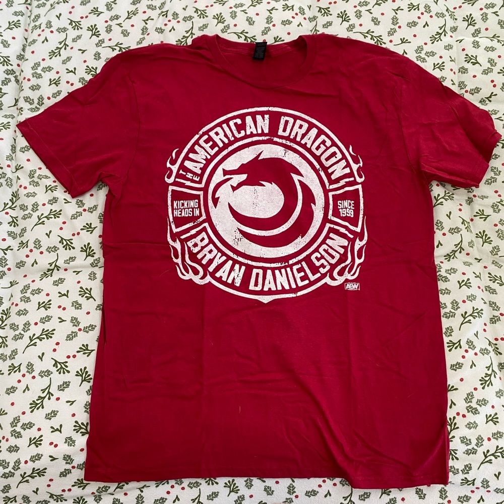 NWOT AEW t shirt